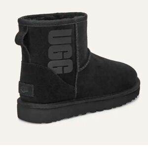 Classic Mini UGG unworn no box 7 women black
